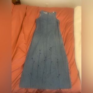 Liz Claiborne 90s/ 2000s embroidered denim midi dress